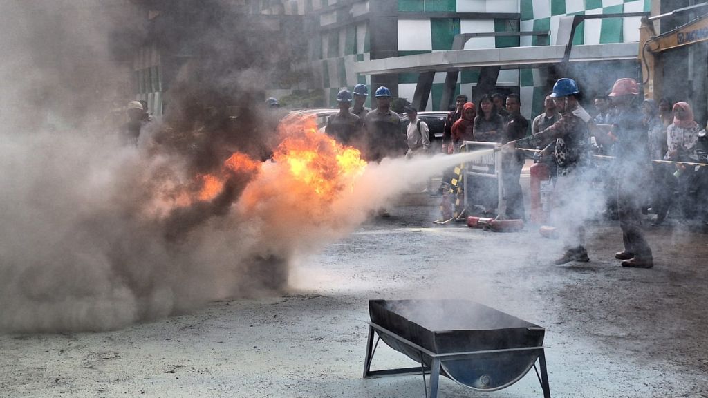 Dalam Rangka Bulan K3 Nasional, Balai Besar K3 Jakarta Menghadirkan Simulasi Pemadaman Kebakaran untuk Meningkatkan Kesiapsiagaan Pekerja